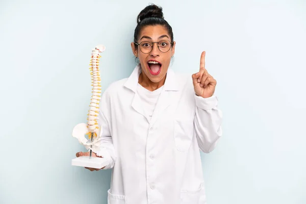 Hispanic Woman Feeling Happy Excited Genius Realizing Idea Medicine Student — Stockfoto