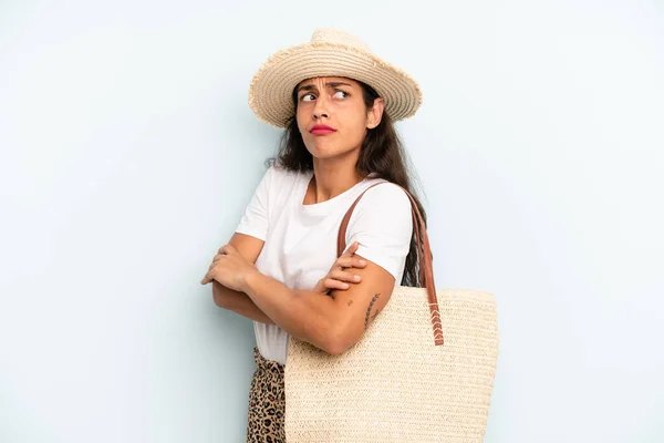 Hispanic Woman Shrugging Feeling Confused Uncertain Summer Concept — Fotografia de Stock