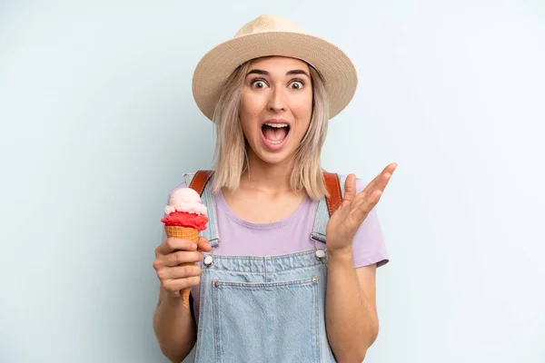 Blonde Woman Feeling Happy Astonished Something Unbelievable Ice Cream Summer — 스톡 사진