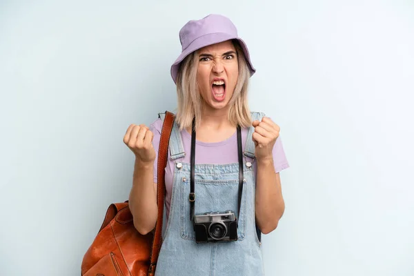 Blonde Woman Shouting Aggressively Angry Expression Summer Tourist Concept — Zdjęcie stockowe