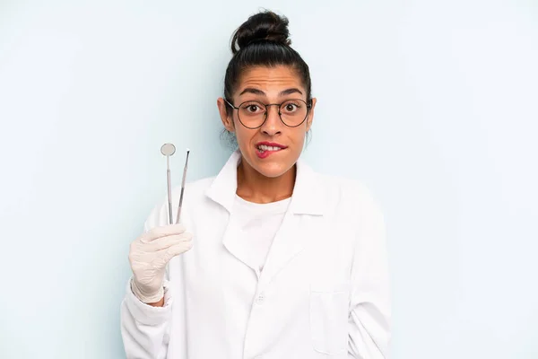 Hispanic Woman Looking Puzzled Confused Dentist Concept — Stock Photo, Image