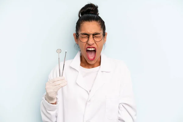 Hispanic Woman Shouting Aggressively Looking Very Angry Dentist Concept — 스톡 사진