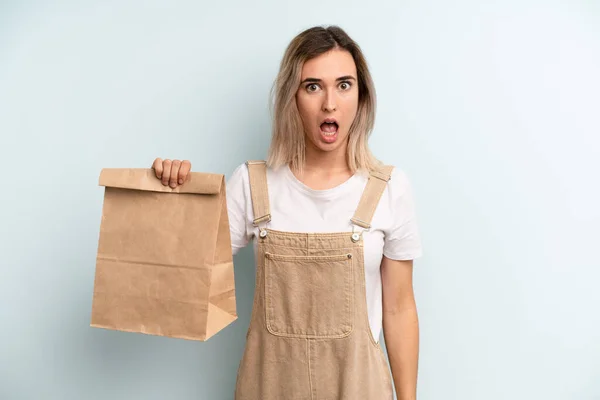 Blonde Woman Looking Very Shocked Surprised Take Away Delivery Concept — ストック写真