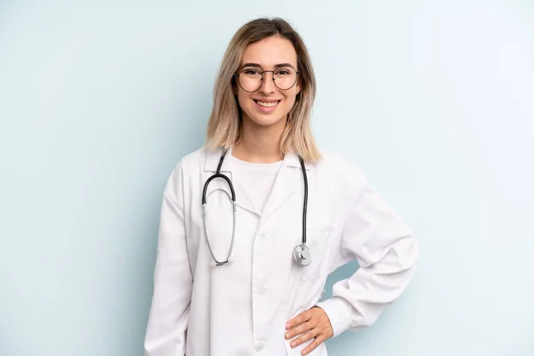 Blonde Woman Smiling Happily Hand Hip Confident Medicine Student Concept — Stockfoto