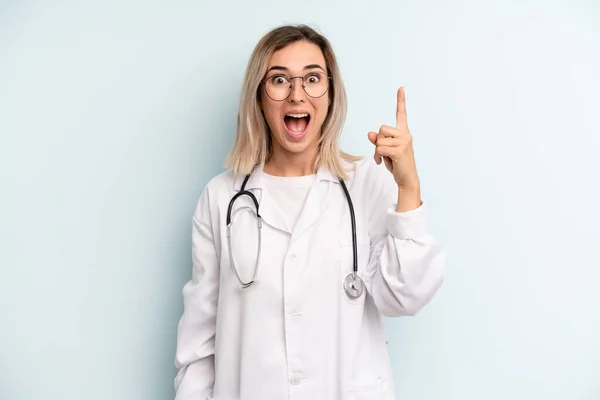 Blonde Woman Feeling Happy Excited Genius Realizing Idea Medicine Student — Foto Stock