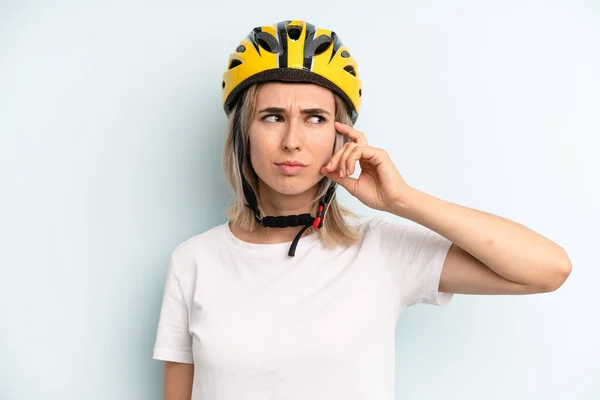 Blonde Woman Smiling Happily Daydreaming Doubting Bike Sport Concept — Stockfoto