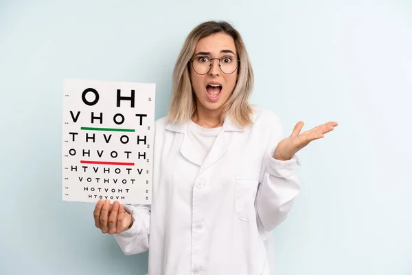 Blonde Woman Feeling Puzzled Confused Doubting Optical Vision Test Concept — Stockfoto