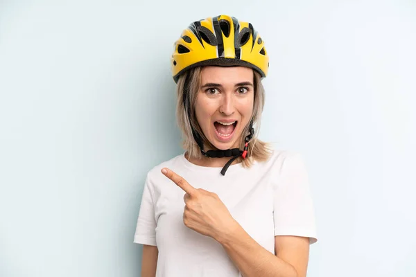 Blonde Woman Looking Excited Surprised Pointing Side Bike Sport Concept — Stockfoto