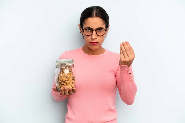 Mujer Hispana Haciendo Capice Gesto Dinero Diciéndote Que Pagues Concepto — Foto de Stock