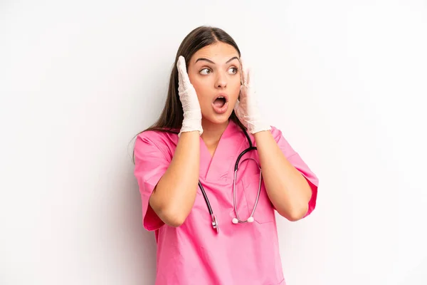 Bonita Mujer Sintiéndose Feliz Emocionada Sorprendida Concepto Enfermera — Foto de Stock