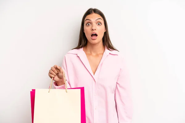 Bella Ragazza Sembra Molto Scioccato Sorpreso Concetto Shopping — Foto Stock