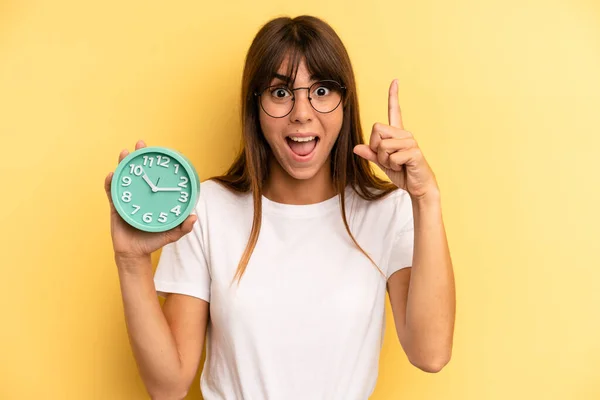 Hispanic Woman Feeling Happy Excited Genius Realizing Idea Alarm Clock — Foto de Stock