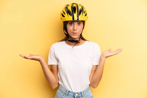 Pretty Woman Feeling Puzzled Confused Doubting Bike Sport Concept — Zdjęcie stockowe