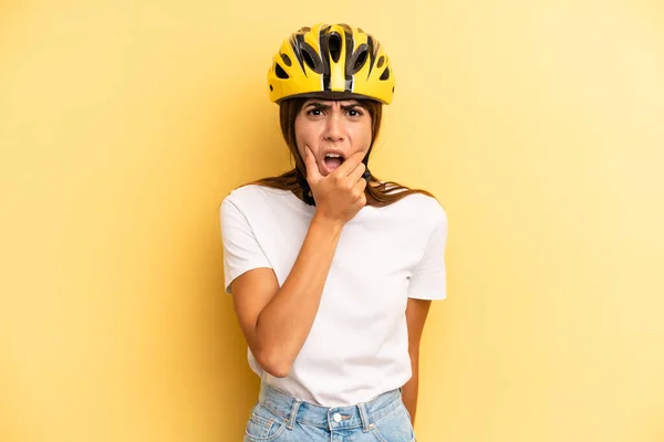 Pretty Woman Mouth Eyes Wide Open Hand Chin Bike Sport — Stockfoto