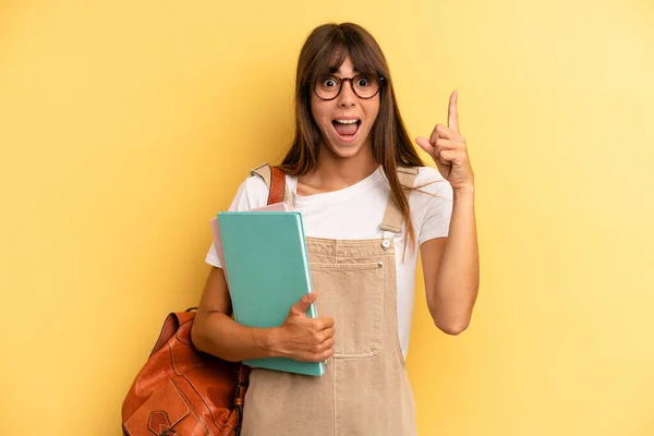 Mujer Bonita Sentirse Como Genio Feliz Emocionado Después Darse Cuenta —  Fotos de Stock