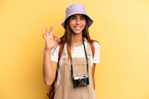Pretty Woman Feeling Happy Showing Approval Okay Gesture Tourist Photographer — Foto Stock