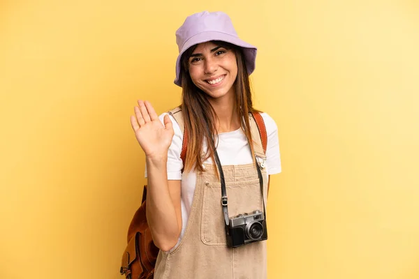 Pretty Woman Smiling Happily Waving Hand Welcoming Greeting You Tourist — Stock Photo, Image
