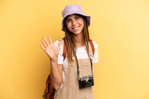 Pretty Woman Smiling Looking Friendly Showing Number Five Tourist Photographer — Foto Stock