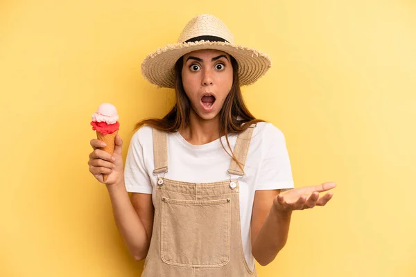 Pretty Woman Amazed Shocked Astonished Unbelievable Surprise Ice Cream Summer — Photo