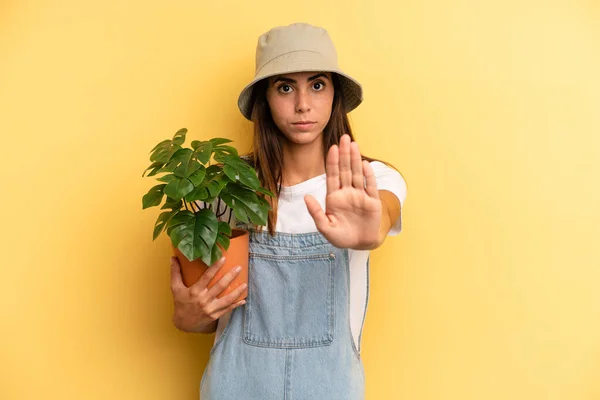 Hispanic Woman Looking Serious Showing Open Palm Making Stop Gesture — Fotografia de Stock