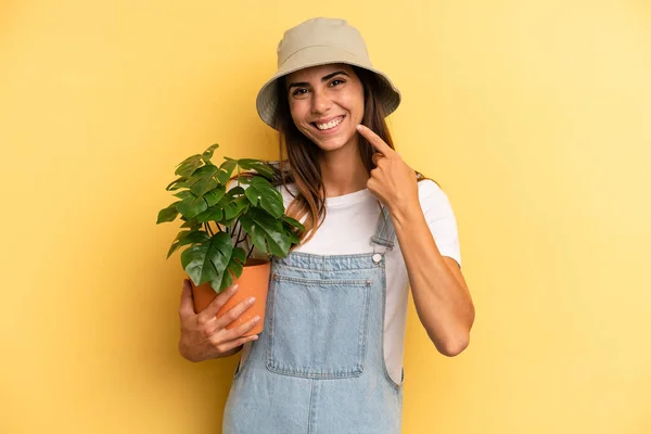 Hispanic Woman Smiling Confidently Pointing Own Broad Smile Gardering Concept — Fotografia de Stock