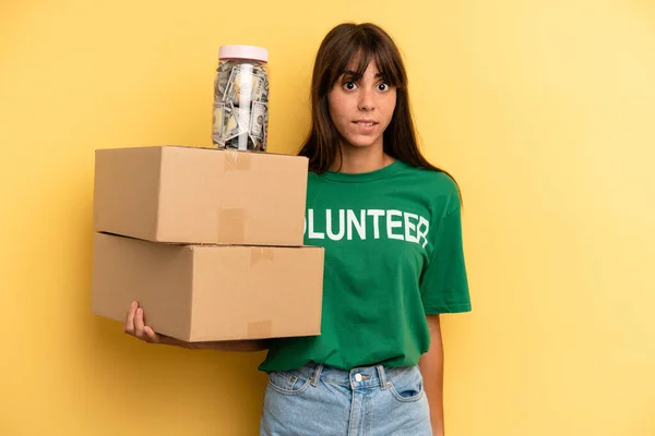 Pretty Woman Looking Puzzled Confused Volunteer Donation Concept — Stockfoto