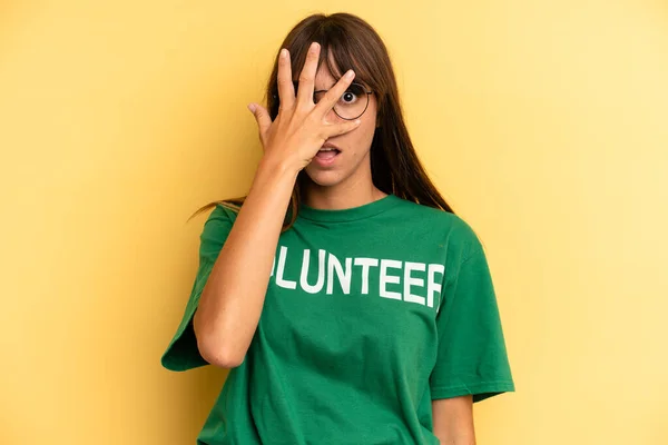 Pretty Woman Looking Shocked Scared Terrified Covering Face Hand Volunteer — Stockfoto