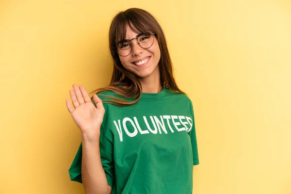 Pretty Woman Smiling Happily Waving Hand Welcoming Greeting You Volunteer — Foto de Stock