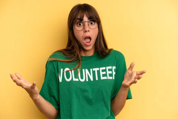 Pretty Woman Feeling Extremely Shocked Surprised Volunteer Donation Concept — Stockfoto