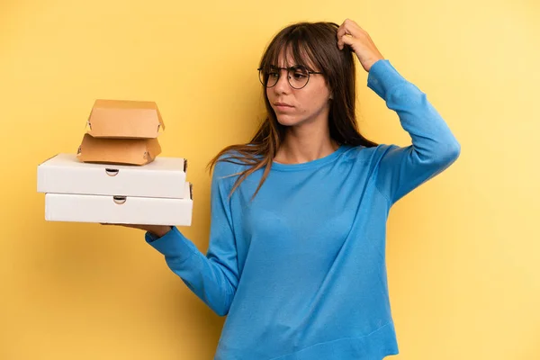 Pretty Woman Smiling Happily Daydreaming Doubting Take Away Fast Food — Stockfoto