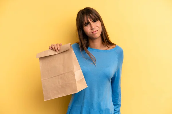 Pretty Woman Feeling Puzzled Confused Take Away Fast Food Concept — Foto Stock