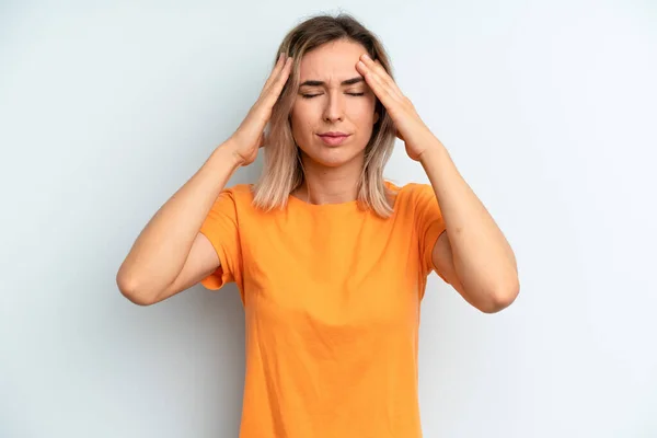 Young Adult Pretty Woman Looking Concentrated Thoughtful Inspired Brainstorming Imagining — Stockfoto