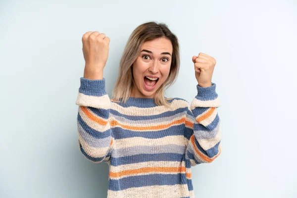 Young Adult Pretty Woman Shouting Triumphantly Looking Excited Happy Surprised — Photo