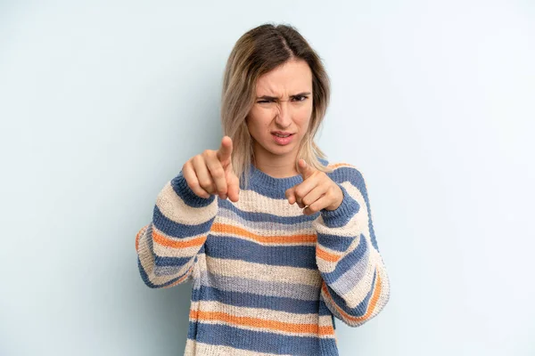 Young Adult Pretty Woman Pointing Forward Camera Both Fingers Angry — Stockfoto