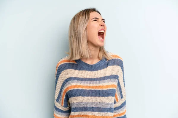 Young Adult Pretty Woman Screaming Furiously Shouting Aggressively Looking Stressed — 图库照片