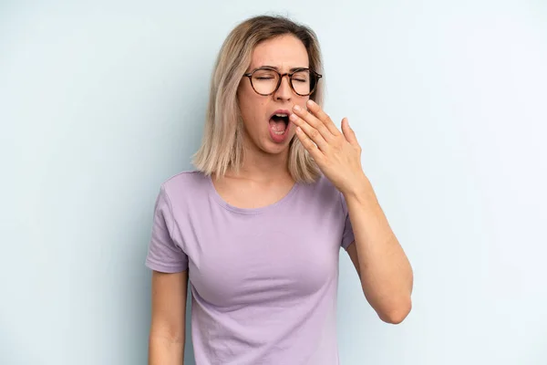 Young Adult Pretty Woman Yawning Lazily Early Morning Waking Looking — Stock Photo, Image