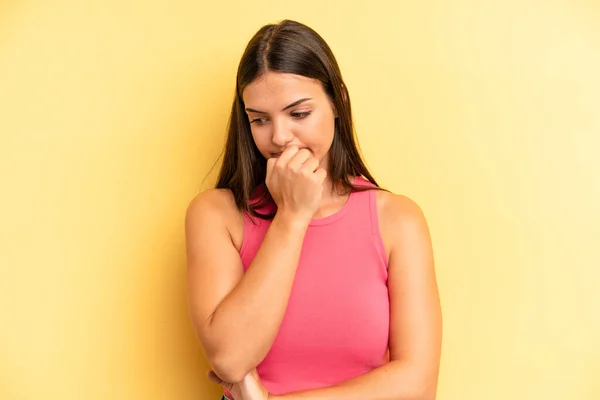 Young Adult Pretty Woman Feeling Serious Thoughtful Concerned Staring Sideways — Stock Photo, Image