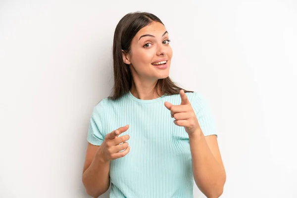 Joven Adulto Bonita Mujer Sonriendo Con Una Positiva Exitosa Actitud —  Fotos de Stock