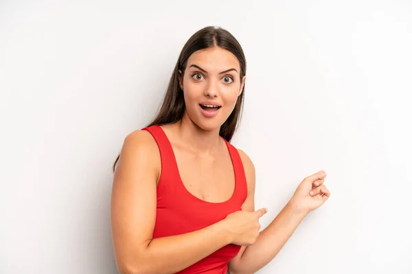Young Adult Pretty Woman Feeling Shocked Surprised Pointing Copy Space — Stockfoto