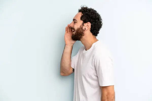 Young Adult Bearded Man Profile View Looking Happy Excited Shouting — Stock Photo, Image