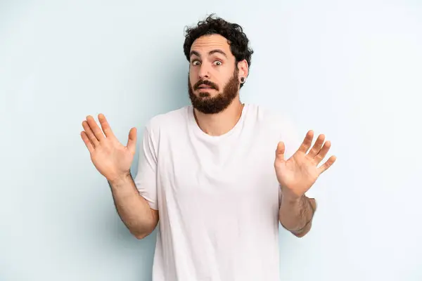 Joven Hombre Barbudo Adulto Buscando Nervioso Ansioso Preocupado Diciendo Culpa —  Fotos de Stock