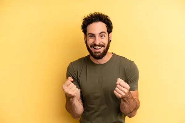 Jong Volwassen Baardman Voelt Zich Geschokt Opgewonden Gelukkig Lachen Vieren — Stockfoto