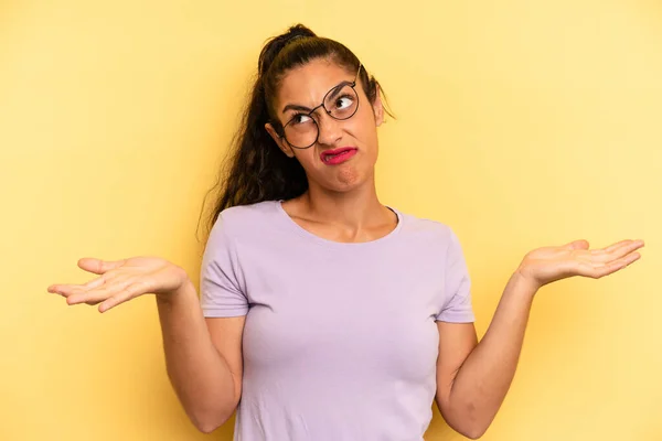 Hispanic Pretty Woman Shrugging Dumb Crazy Confused Puzzled Expression Feeling — Stockfoto
