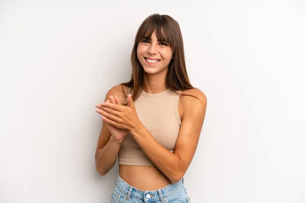 Hispânico Bonita Mulher Sentindo Feliz Bem Sucedido Sorrindo Palmas Dizendo — Fotografia de Stock