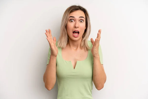 Young Adult Blonde Woman Looking Shocked Astonished Jaw Dropped Surprise — Zdjęcie stockowe
