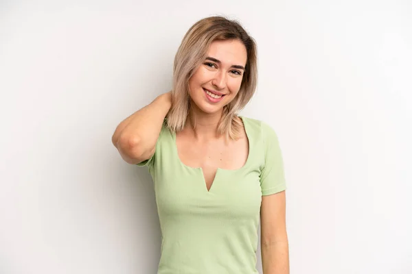 Joven Mujer Rubia Adulta Riendo Alegre Confiadamente Con Una Sonrisa — Foto de Stock