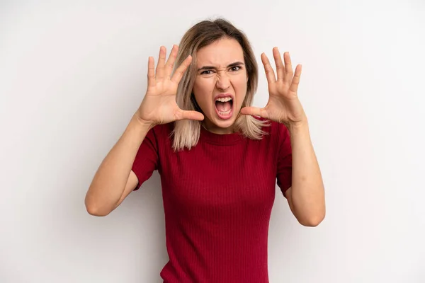 Young Adult Blonde Woman Screaming Panic Anger Shocked Terrified Furious — ストック写真