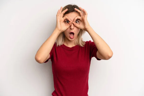 Young Adult Blonde Woman Feeling Shocked Amazed Surprised Holding Glasses — Stok fotoğraf