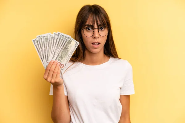 Hispanic Woman Looking Very Shocked Surprised Dollar Banknotes Concept — 스톡 사진