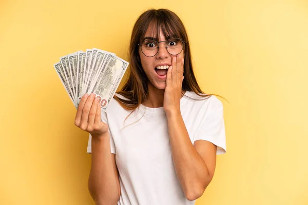Hispanic Woman Feeling Shocked Scared Dollar Banknotes Concept — Foto Stock